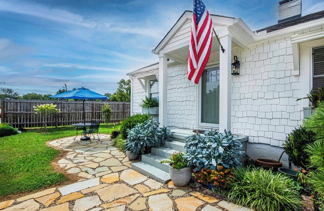 Cozy Knoxville Getaway