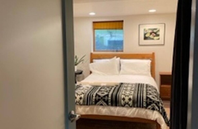 Cozy Lair-a close-in studio in a welcoming, safe and walkable neighborhood.