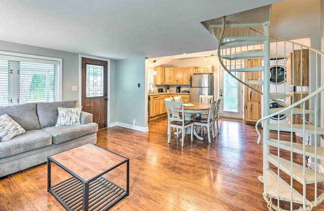 Cozy Lake Delavan Cottage Near Lake Geneva!