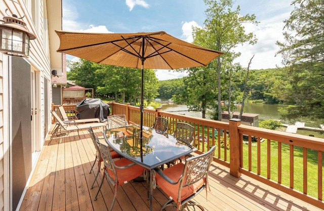 Cozy Lake Escape Near State Park & Slopes