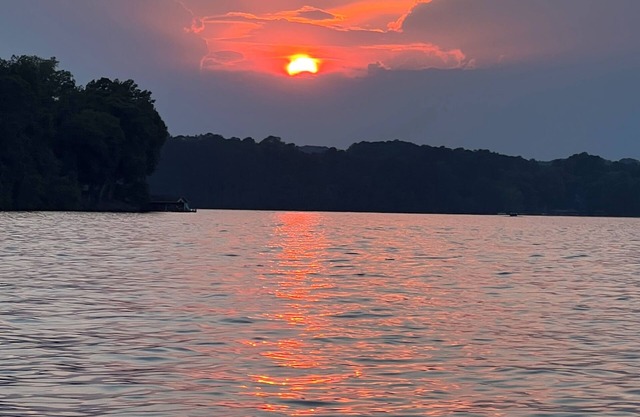 Cozy lake front house with dock on Lake Tillery