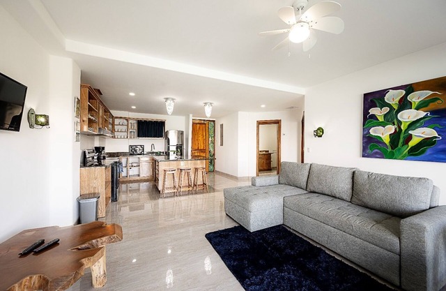 Cozy Lake, Volcano and Flora View Condo. Pet-Friendly!
