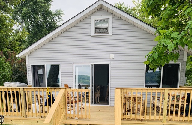 Cozy Lakefront Cottage!
