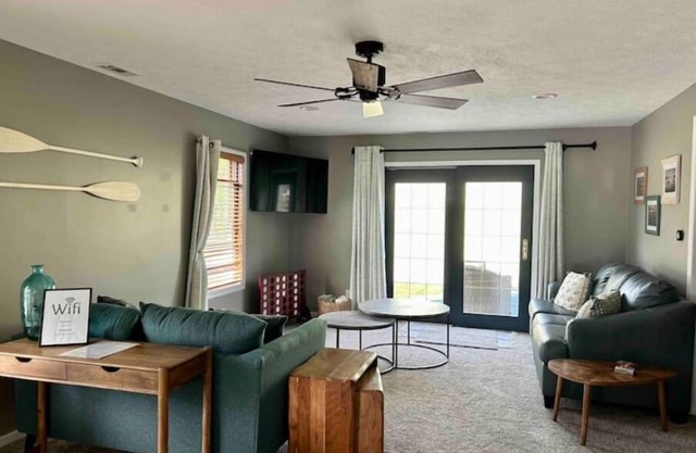 Cozy Lakeside Cottage for Families and Fun Seekers. Game room - Large Soaker Tub