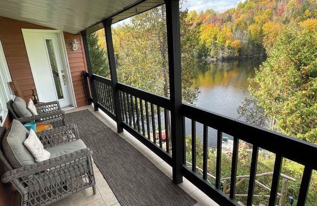 Cozy Lakeview Chalet in the Laurentian's.