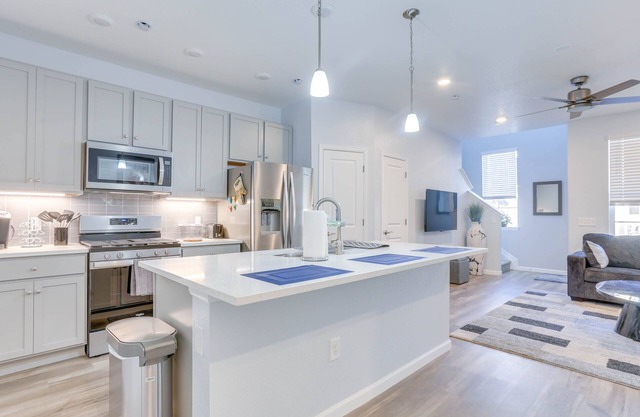 Cozy Littleton Townhome, Near Golfing & Hiking!