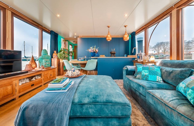 Cozy Lodge Retreat close to Amsterdam on the Vecht