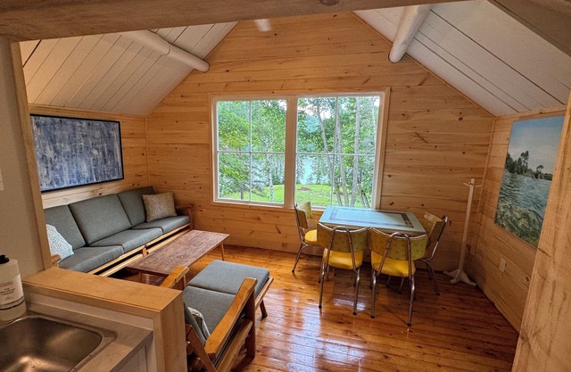 Cozy Log Cabin on Baptiste Lake