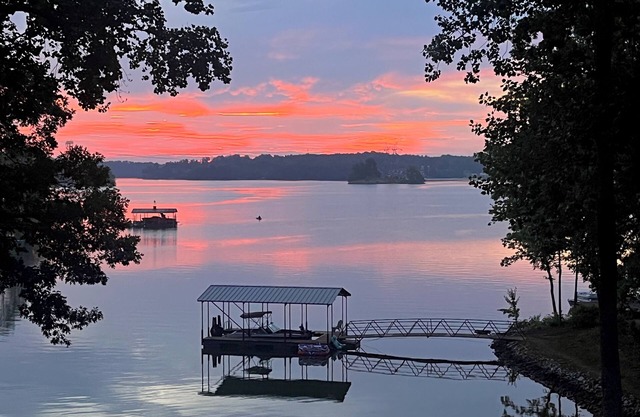 Cozy Log Cabin near Clemson with Big Water Views