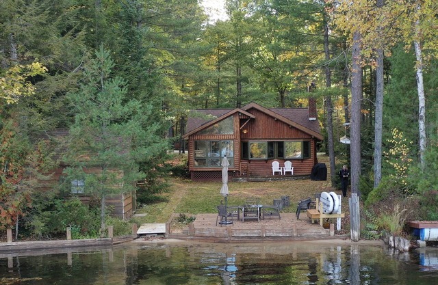 Cozy Log Cabin on Beautiful Lake in Northern Michigan