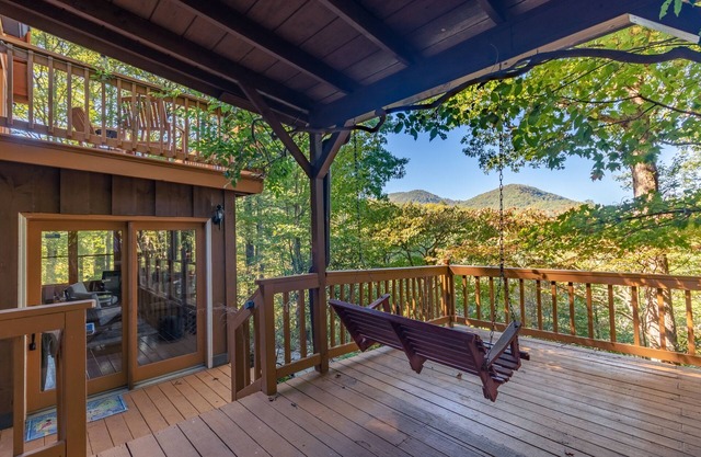 ❤ Cozy Log Cabin w/Stunning View! Waterfall, 3 Fireplaces, Arcade, Stocked!