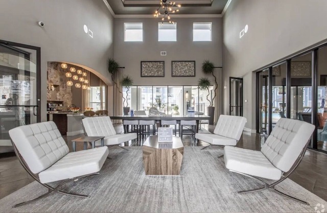 Cozy & Luxurious 2BR/2BA Apt, Resort-Style!