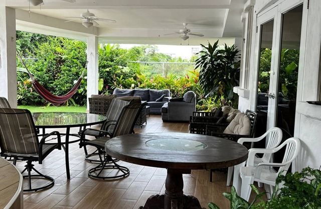 Cozy Mansion a few minutes from the beach. Enjoy with your family and friends