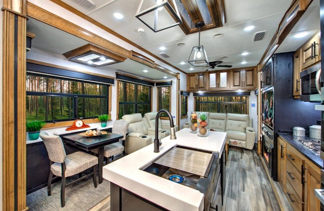 Cozy Mansion on Wheels for Rent Monthly/Annually ONLY.