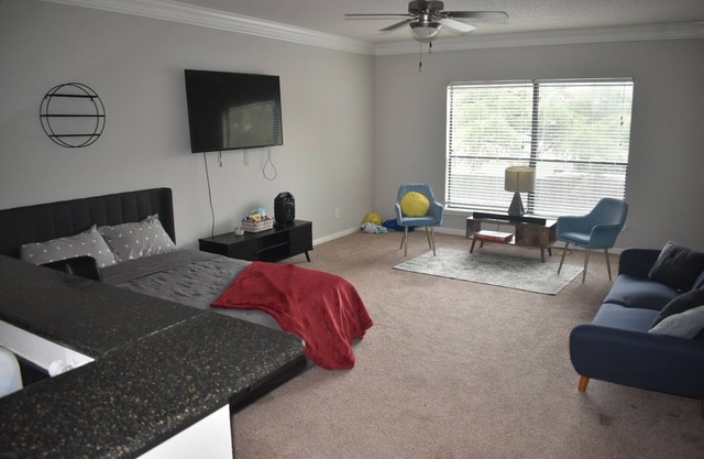 Cozy Mid-Rise Uptown Houston - Near Galleria Mall