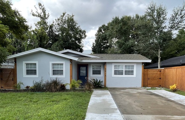 COZY MIDTOWN HOUSE, 5 min from TPA Airport and Raymond James Stadium!