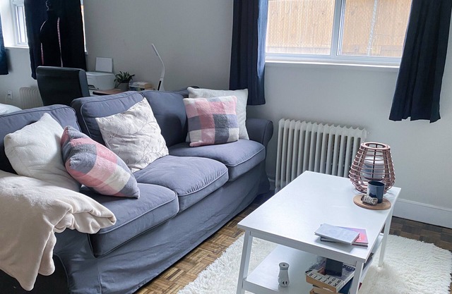 Cozy Minimalist Apartment w/parks, lakes and rivers nearby