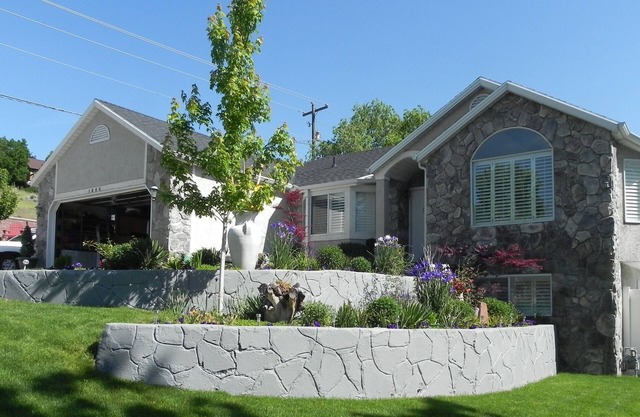Cozy modern 2BR , Free Parking & Wi-Fi, min. away from the world's ski resorts.