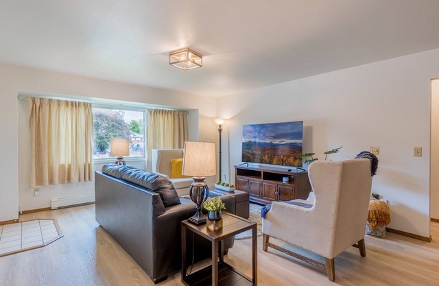 Cozy modern 2BR w/workspace near Main St