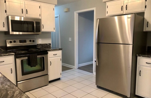 Cozy Modern Hideaway near Opryland, E Nashville