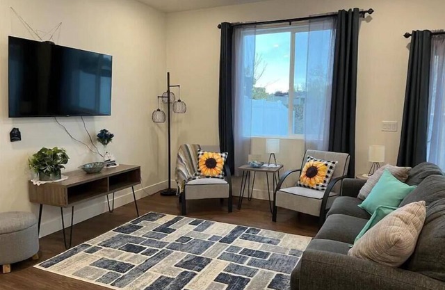 Cozy, Modern home in Lindon.