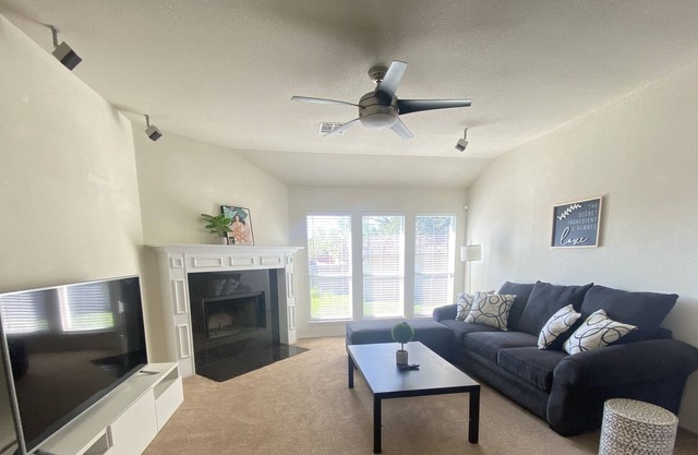 Cozy modern house-3beds/2baths