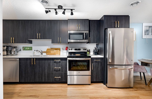 Cozy, modern suite in trendy, historic Hazeldean. Close to Whyte/UofAnn