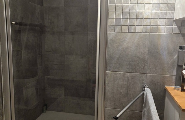 Cozy modern top floor apartment near Phantasialand, Cologne & Erftstadt