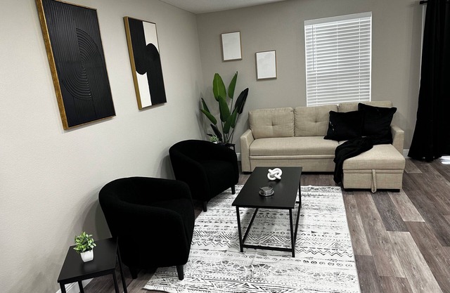 Cozy Modern Townhouse- USF-Busch Gardens -Raymond James Stadium -Amelia Arena