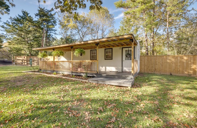 Cozy Montgomery Cottage w/Porch, Near Lake Conroe