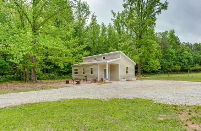 Cozy Mount Vernon Cabin Rental Near Fishing Lakes!