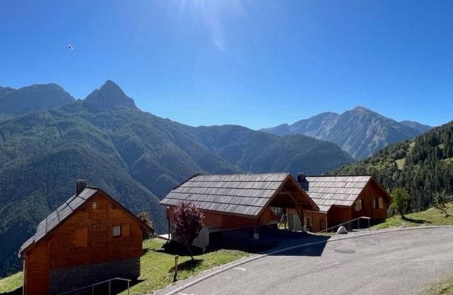 Cozy mountain apt, 2 bdrms, 8 guests, modern amenities