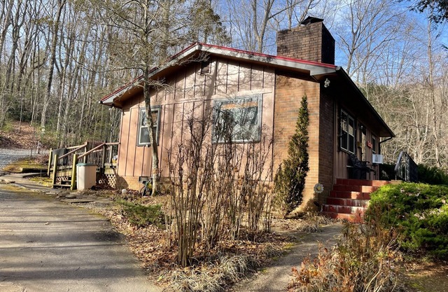 Cozy Mountain Cottage Near Asheville