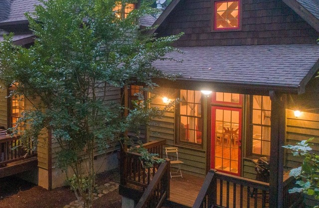 Cozy Mountain Getaway - Stunning Views - Close to Fontana Lake and Bryson City