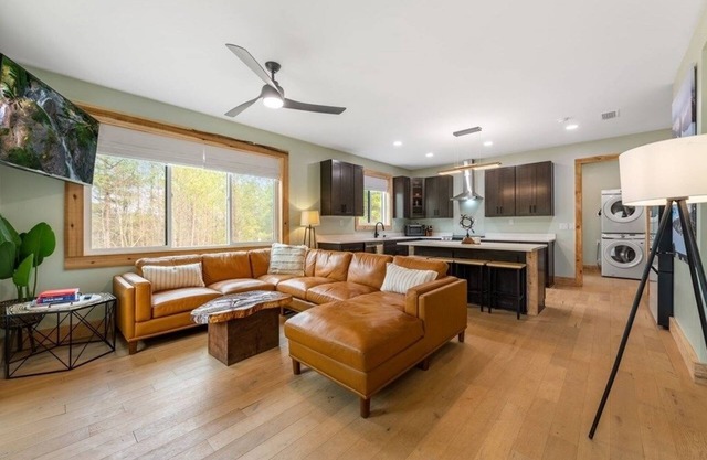 Cozy mountain home just a mile from white water rafting and national Park