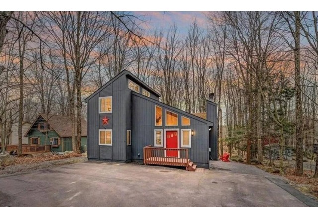 Cozy Mountain/Lake House - 3BR, Walking Distance to Lake, Pool, and Ski Hill