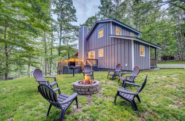 Cozy Mountain Retreat Fireplace, 5 Min to Ski Lodge