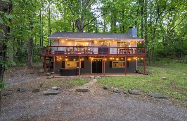 Cozy Mountain Retreat | Hot Tub & Fire Pit & Dogs