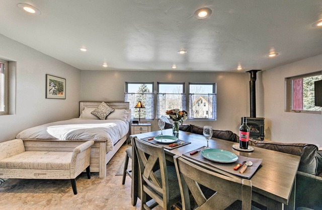 Cozy Mountain Studio By Main Street & Hot Springs!