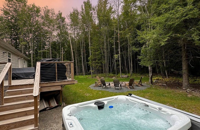 Cozy Mountain Vibes for the Crew - Hot Tub, Game Room, EV, Near Hunter & Windham
