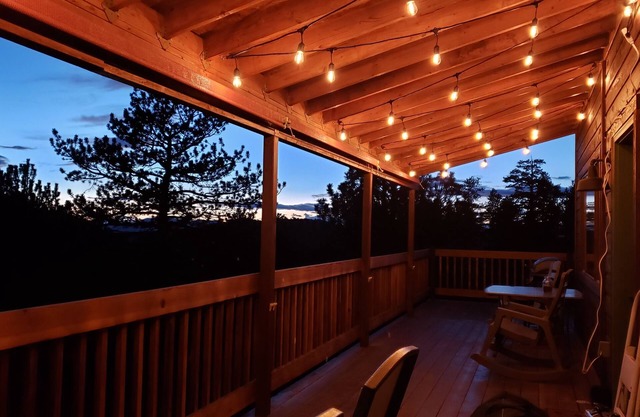 Cozy Mountainside Cabin with Stunning Sunset Views