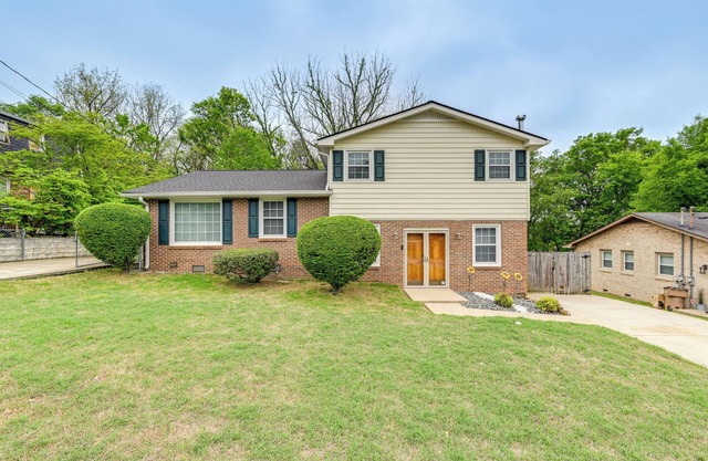 Cozy Nashville Getaway: 11 Mi to Downtown!