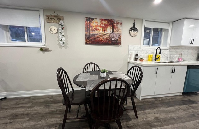 Cozy new 2-bedroom basement apartment close to the canal in Welland with WiFi