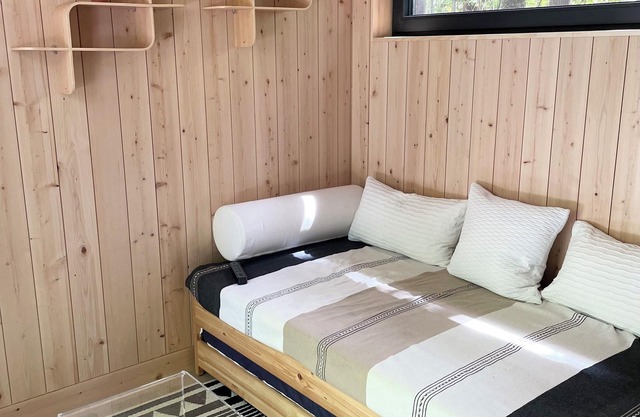 Cozy new cabin in Tofino, blend of luxury and nature. Close to beaches and town