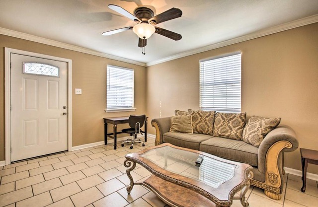 Cozy New Orleans Getaway about 2 Mi to Bourbon Street