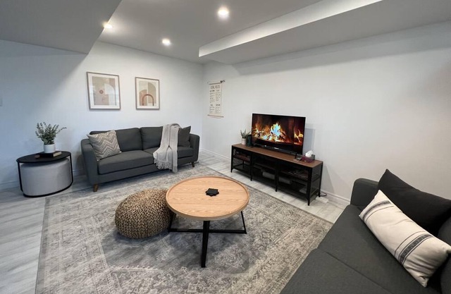Cozy Newly Renovated 2BR Close to Niagara College