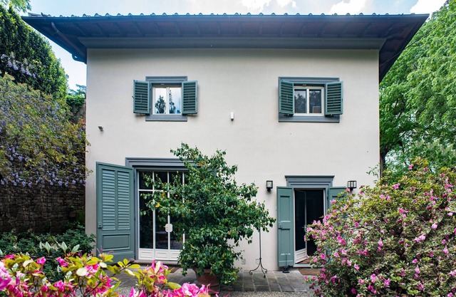 Cozy newly renovated 4 Bdr Villa with garden in Florence, great central location