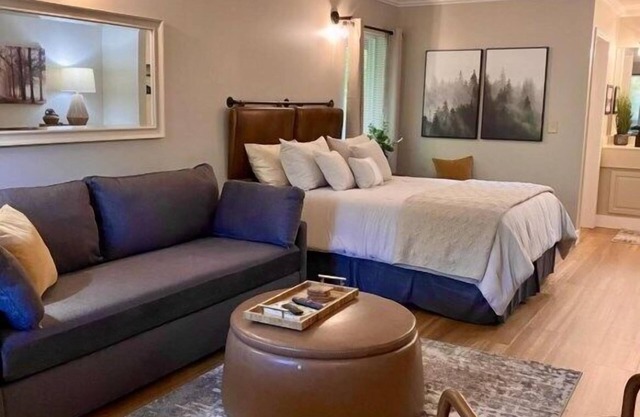 Cozy, Newly Renovated Fountain View Unit at The Legends