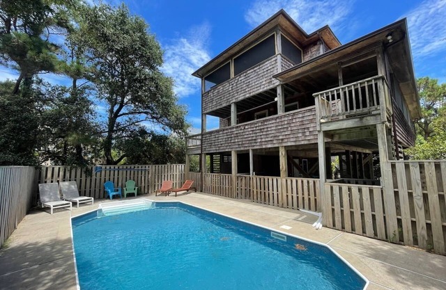 Cozy North Duck Beach Cottage – Walk to Beach + Private Pool