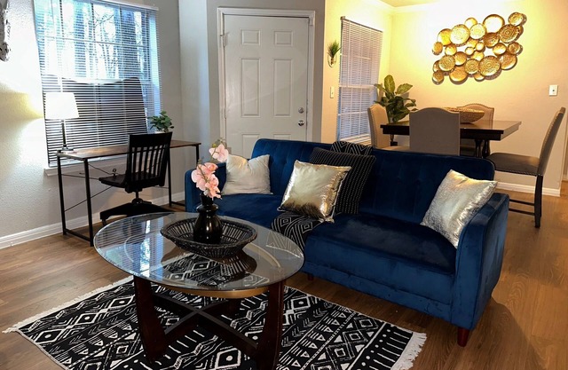 Cozy North Houston 1BDR KING BED